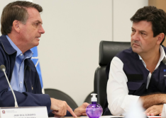 Mandetta avisa equipe que será demitido e que Bolsonaro procura substituto