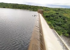 Barragem do Estreito em Francisco Macedo transborda após 09 anos