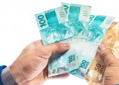 Aprovado texto-base que amplia auxílio a pais solteiros