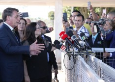 Bolsonaro se defende do e daí e volta a atacar governadores
