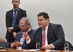 Guedes e Alcolumbre chegam a acordo e fecham em R$ 120 bilhões pacote de socorro a estados e municípios