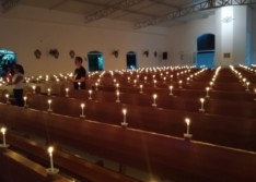 Paróquia no Piauí faz missa do Sábado Santo com mais de 400 velas para representar fiéis