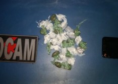 Casal é flagrado pela PM vendendo drogas no bairro Ipueiras