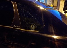 Carro de emissora de televisão é atingido por tiros em Floriano e polícia investiga o caso