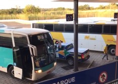 Ônibus clandestino com 39 passageiros é apreendido em Floriano