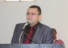 Prefeito de Picos é condenado à perda de direitos políticos por contratar empresa de vereador