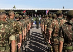 Bolsonaro diz que militares que receberam auxílio emergencial serão punidos