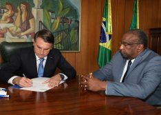 Carlos Alberto Decotelli pede demissão do MEC após falsidades em currículo