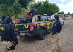 PRF recupera motocicleta roubada e uma adulterada na divisa com o CE