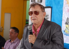 Mão Santa é multado em R$ 75 mil por reabrir comércio