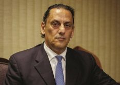 Wassef muda versão e agora diz que escondeu Queiroz porque o ex-assessor estaria jurado de morte