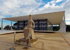 STF impede que Estados e municípios endividados cortem salário de servidores