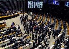Câmara aprova cotas de auxílio de R$ 600 a vítimas de violência doméstica