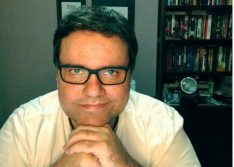 Jornalista Rodrigo Rodrigues morre com Covid-19 aos 45 anos