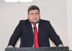 Pior prefeito de Picos, diz Hugo Victor sobre o Padre Walmir