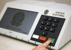 TSE amplia horário de votação em uma hora, e eleitores irão às urnas das 7h às 17h