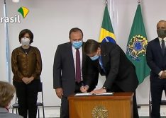 Bolsonaro assina MP e libera R$ 1,9 bilhões para vacina contra Covid