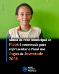 A Rede Municipal de Educação de Picos terá, pela primeira vez, uma estudante representando o município nos Jogos da Juventude CAIXA 2026, competição nacional que reúne jovens atletas de todo o país.

A aluna Ana Beatriz Ferreira, da Escola Municipal Nossa Senhora dos Remédios, localizada no bairro Torrões, foi convocada para integrar a delegação do Piauí na competição, que será realizada em Foz do Iguaçu, no Paraná.

Ana Beatriz conquistou a vaga após se destacar nos Jogos Piauienses Escolares (JEPIS) 2026, onde foi campeã na prova de lançamento de disco. O desempenho garantiu à estudante a convocação para representar o estado na etapa nacional, nas modalidades de lançamento de disco e lançamento de dardo, na categoria de 15 a 17 anos.

Os Jogos da Juventude CAIXA 2026 serão realizados entre os dias 19 de outubro e 3 de novembro, em Foz do Iguaçu. As provas de Ana Beatriz estão previstas para acontecer entre os dias 20 e 22 de outubro, reunindo atletas escolares de diferentes estados brasileiros.

A participação marca um momento histórico para a educação pública municipal de Picos, já que é a primeira vez que um aluno da rede representa a cidade nos Jogos da Juventude, levando o nome de Picos e do Piauí para uma das principais competições do esporte escolar brasileiro.

Para a Secretaria Municipal de Educação, a convocação reforça a importância do incentivo ao esporte dentro das escolas e mostra como a educação e a prática esportiva podem abrir novos caminhos para os estudantes.

A trajetória de Ana Beatriz também representa o resultado do talento, da dedicação e da oportunidade. Agora, a estudante se prepara para um novo desafio: entrar em campo, defender as cores do Piauí e levar o nome de Picos ao cenário nacional do esporte escolar.