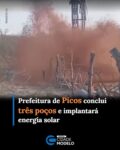 A Prefeitura de Picos, por meio da Secretaria Municipal de Agricultura e Abastecimento, concluiu a perfuração de três novos poços na zona rural do município, reforçando as ações para melhorar o abastecimento de água em comunidades afetadas pela escassez. Os equipamentos estão localizados nas localidades Pico dos Nogueira, Pau D’Arcos e Agricultor, ambos na grande região de Chapada do Mocambo.

Nesse sentido, a secretária Fátima Sá destacou a qualidade dos resultados obtidos nas perfurações. No Pico dos Nogueira, a vazão ultrapassou 10 mil litros por hora. “Graças a Deus, as perfurações já foram concluídas e tivemos uma vazão muito boa”, afirmou. Segundo a secretária, os três poços apresentaram condições favoráveis e devem contribuir para melhorar o acesso à água na região de Chapada do Mocambo. “Aquela região vai ter uma qualidade de água muito boa”, ressaltou.

Energia solar para garantir funcionamento

Além dos novos poços, a gestão do prefeito Dr. Pablo Santos, em conjunto com a Secretaria Municipal de Agricultura, pretende investir em energia solar para reduzir os problemas provocados pelas oscilações no fornecimento de energia elétrica. No Pico dos Nogueira, a implantação do sistema já está entre as medidas previstas pela gestão. “O prefeito já está tomando as providências e vai colocar a energia solar para que não tenha problema futuro no poço de lá”, explicou a gestora.

A medida também poderá ser ampliada para outras localidades. De acordo com a secretária, a implantação de sistemas fotovoltaicos nos equipamentos de abastecimento integra os projetos da Secretaria de Agricultura e da Prefeitura de Picos. “É um dos nossos projetos. É um sonho da Secretaria da Agricultura e um desejo do prefeito Dr. Pablo Santos”, destacou.

Fátima Sá também relatou que a instabilidade no fornecimento de energia tem provocado danos aos equipamentos utilizados para abastecer as comunidades rurais. Segundo ela, seis bombas queimaram recentemente. “Nós tivemos já seis bombas que queimaram. Nesse período, por estar mais quente, a energia é péssima”, afirmou a secretária, ao defender medidas