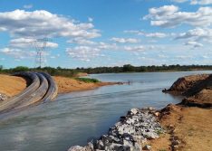 Obra de transposição do rio São Francisco vaza e governo evacua 2.000 pessoas no CE