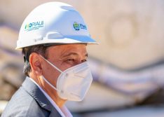 Governador visita obra de nova maternidade e anuncia entrega para 2021