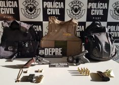 Condenado por roubo e suspeito de cinco homicídios é preso com arma e coletes balísticos