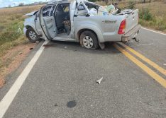 Hilux sai da pista, capota e deixa cinco pessoas feridas na região Sul do Piauí