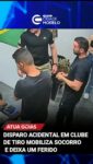 Na tarde de sábado (29), um disparo acidental em um clube de tiro em Novo Sobradinho, Toledo, mobilizou equipes de socorro e deixou uma pessoa ferida. Câmeras de segurança registraram o momento em que um frequentador, ao guardar o armamento, efetuou um disparo que atingiu outra pessoa.

Testemunhas prestaram os primeiros socorros e a vítima foi encaminhada ao hospital, onde permanece em estado estável.
As autoridades analisam as imagens para esclarecer as circunstâncias do ocorrido.

A segurança em locais de tiro é fundamental. Reforce sempre as boas práticas de manuseio de armas.
Fonte: @atua.goias