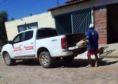 DENÚNCIA: Carro de uso exclusivo para combate do COVID-19 é flagrado em residência descarregando cimento em Santo Antônio de Lisboa