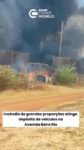Um incêndio foi registrado na manhã desta quarta-teira (7), em um depósito de veículos localizado na Avenida Beira Rio, em Picos. O local funcionava anteriormente como um campo de futebol com grama sintética e, atualmente, era utilizado para guardar veículos.

De acordo com informações extraoficiais, pelo menos 20 veículos estariam no local no momento do incêndio.
Uma grande quantidade de fumaça preta chamou a atenção dos moradores e pôde ser vista de vários pontos da cidade. A intensidade da fumaça também assustou pessoas que residem nas proximidades.

Até o momento, não há informações oficiais sobre a possível causa do incêndio. As circunstâncias do ocorrido deverão ser apuradas. Fonte: Portal to de Olho