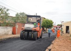 Picos: Wellington Dias investe R$ 3 milhões em asfalto