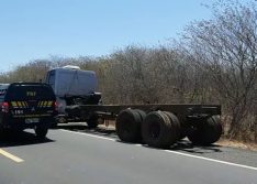 PRF localiza e recupera na BR-020 caminhão que havia sido roubado em Teresina