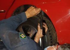 Polícia encontra R$ 54 mil em para-choque de carro e condutor é preso no Piauí
