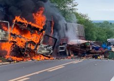 Grave acidente envolvendo carreta e D20 deixa uma pessoa morta na BR 230