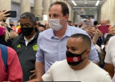 Rogério Ceni chega ao Rio para assinar contrato com o Flamengo