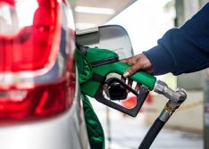 Petrobras reajusta preço da gasolina em 5% e do diesel em 4% a partir desta terça-feira (29)