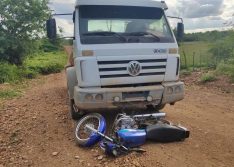 Colisão frontal entre moto e caminhão mata estudante de 25 anos no Sul do Piauí