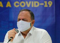 Em reunião com prefeitos, Pazuello diz que vacinação contra Covid começará no dia 20