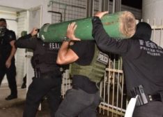Polícia apreende caminhão desviando cilindros de oxigênio em Manaus