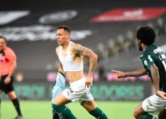 Palmeiras vence o Santos nos acréscimos e é campeão da Libertadores