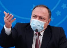 Pazuello afirma que avião decola hoje para buscar vacina na Índia