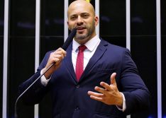 Deputado que fez vídeo com apologia ao AI-5 e defendeu destituição de ministros do STF passa a noite detido na PF no Rio