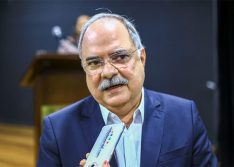 Governo cobra posição do Ministério sobre insumos e não descarta lockdown