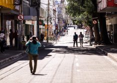 Fim de semana com “lockdown parcial” limita serviços; veja o que abre e fecha
