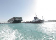 Navegação é retomada no Canal de Suez após navio desencalhar