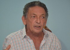 Prefeito Gil Paraibano compra R$ 425 mil em livros sem licitação