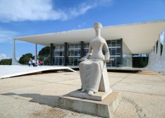 STF decide que estados e municípios podem proibir cultos e missas presenciais na pandemia