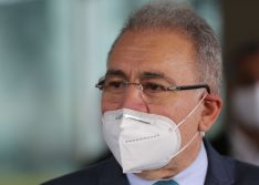 Queiroga admite dificuldade para fornecer 2ª dose da CoronaVac