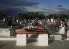 66.868 despedidas: Brasil termina pior mês da pandemia com recorde de mortes em dois terços do país