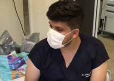 Médico viraliza ao cantar para paciente horas antes dela morrer de Covid-19 no Piauí
